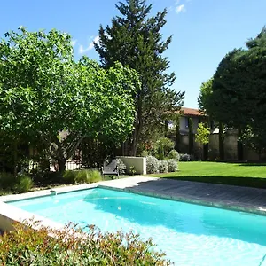 Domaine De La Girafe Eyragues